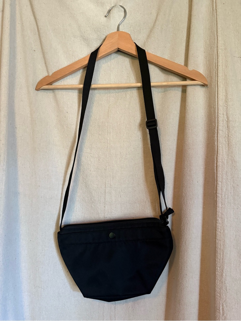 Uniqlo Black Crossbody Sling Bag
